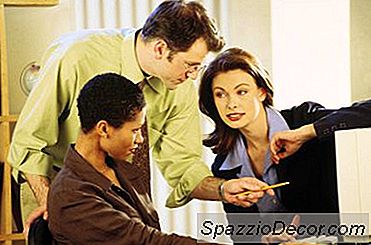 Desvantagens De Usar Funcionários Seniores Para Treinar Funcionários Em Novas Posições