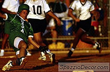 Softball Vă Ajută Să Pierdeți Greutatea?