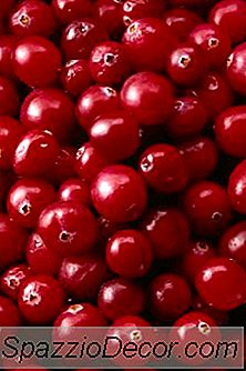 Uống Nước Ép Cranberry Vs. Dùng Bổ Sung Cranberry