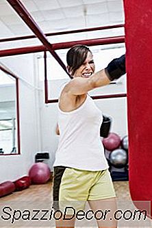 แบบฝึกหัด Dumbbell สำหรับ Serratus Anterior