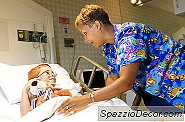 Educação Necessária Para Ser Uma Enfermeira Pediátrica