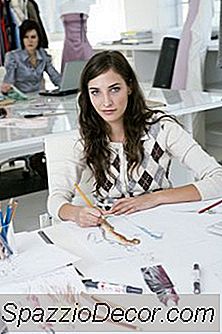 Empregos De Nível De Entrada Projetando Roupas