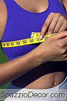 Übungen Zum Tönen Der Großen Brust Einer Frau