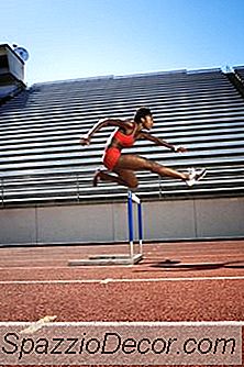 O Equipamento De Ginástica Para Ampliar O Glúteo Máximo