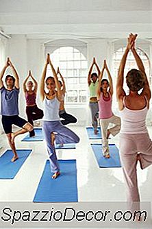 Attività Di Hatha Yoga A Casa