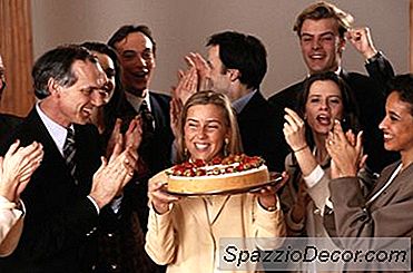 Idéias De Planejamento Para Festas De Fim De Ano Em Um Local De Trabalho Diversificado