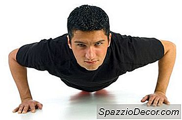 Cât De Multe Calorii Ar Trebui Să Fie Consumate Într-O Zi Cu O Greutate Corporală A 200?