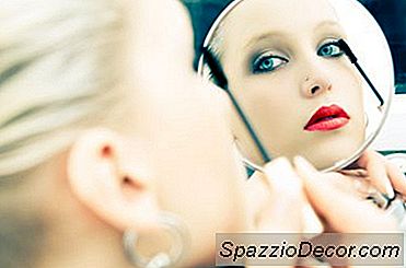 Cât De Mult Bani Fac Tehnicienii Permanenți De Îndepărtare A Părului?