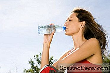 Quanta Água Deve Beber Uma Mulher Média?