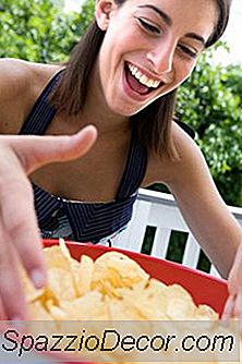 Hur Man Kontrollerar Hunger Under En Period
