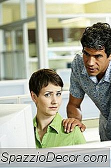 Hoe Om Te Gaan Met Een Manipulatieve Persoon Op De Baan