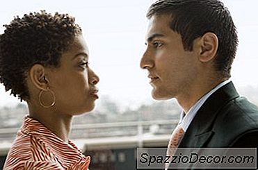 Cum Să Te Descurci Cu Oamenii La Locul De Muncă Care Te-Au Concediat