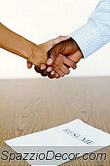 Cara Menggambarkan Bar & Prestasi Dalam Resume Bartender