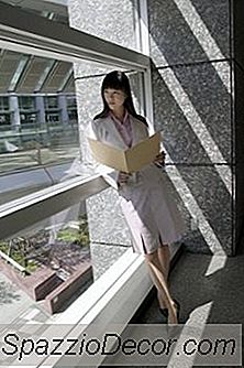 Come Vestirsi Per Un'Intervista Personale Al Banchiere