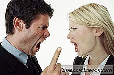 Hoe U Kunt Werken Als U Gepest Wordt Door Uw Supervisor