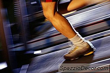 Bir Koşu Bandını Zeminde Hareket Ettirmekten Nasıl Saklanır