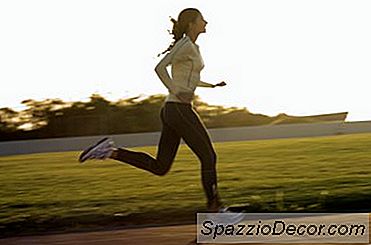 Vücudunuzu A Run Sırasında Yağ Yakmak İçin Nasıl Eğitirsin