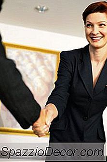 Sådan Skriver Du En Tak Brev Til En Rekrutterer Efter Et Jobinterview