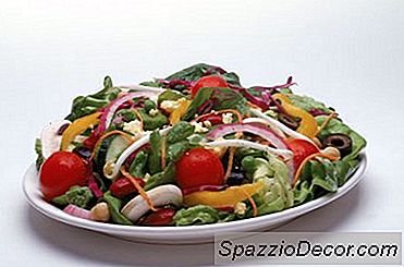 एक स्वस्थ सलाद के लिए सामग्री