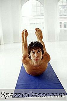 Este Yoga Fierbinte Bună Pentru De-Balonare?