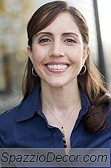 A Descrição Do Trabalho De Um Repórter De Microfone Fechado