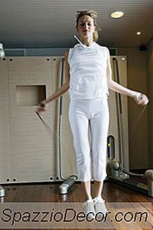 縄跳びと腹筋運動