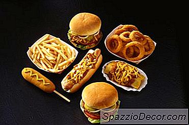 座りがちな生活のために避けるべき食品のリスト