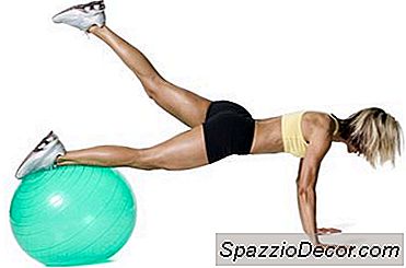Exercícios Do Corpo Inferior Usando Uma Bola De Estabilidade