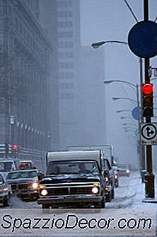 Meu Empregador Me Fez Ficar Tarde Durante Uma Nevasca