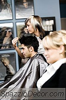 Responsabilitățile Unui Instructor De Cosmetologie