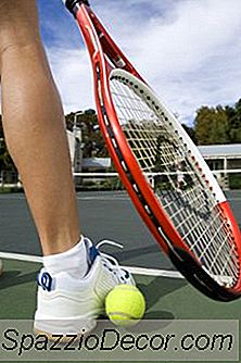 Oppvarmer Ømme Kalvemuskler Før Tennis