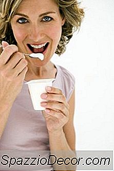 Care Sunt Beneficiile Consumului De Iaurt Grecesc?