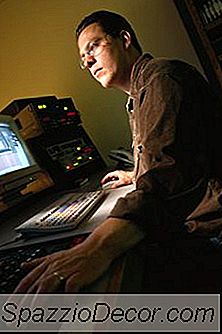 Hva Gjør En Dokumentar Redaktør?