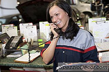ทักษะที่จำเป็นสำหรับการทำงานของ Auto Body Worker คืออะไร?