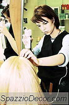 Riscurile La Locul De Muncă În Coafor