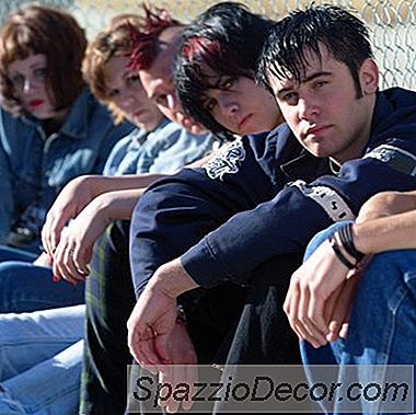 युवा आउटरीच कार्यकर्ता की नौकरी का विवरण